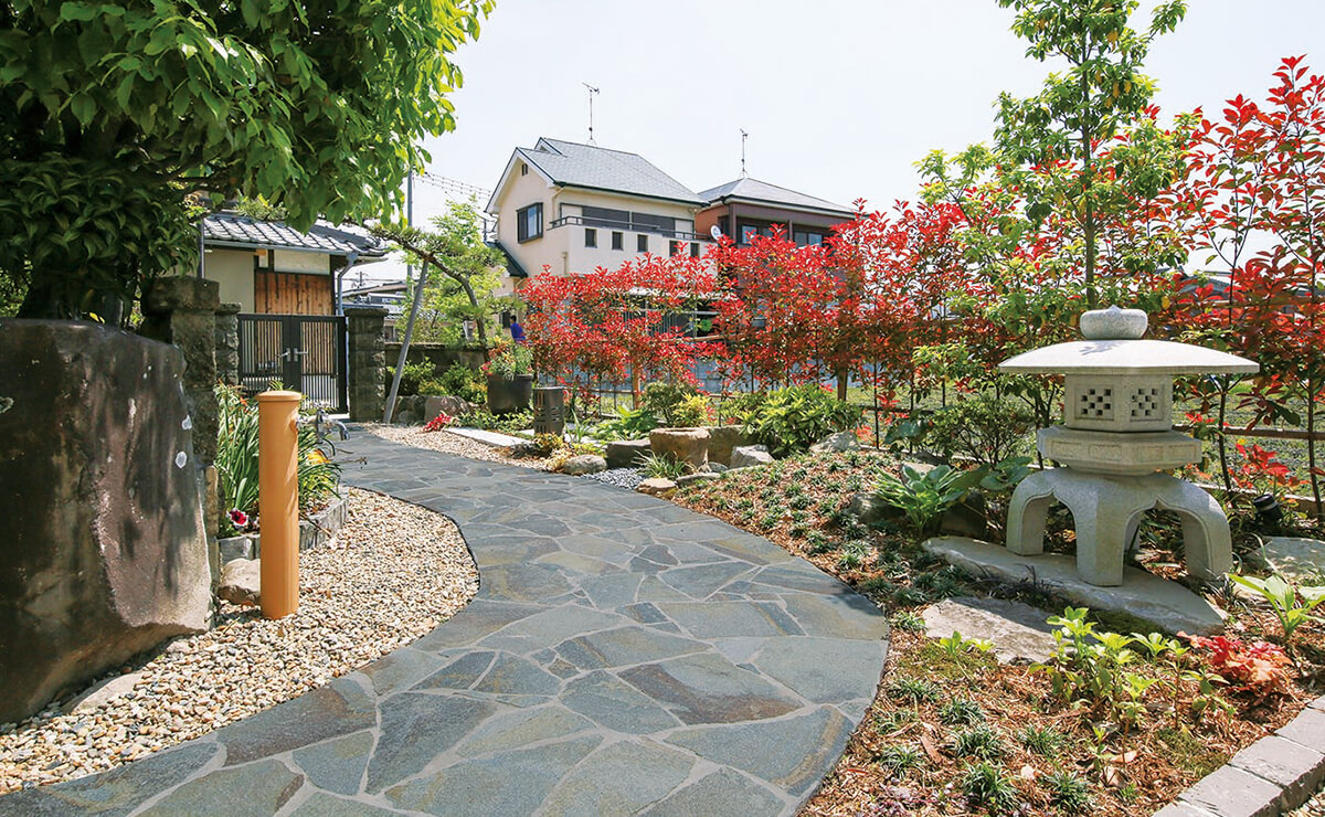 Lifa 前川建設のリフォーム 四季を彩る和風庭園